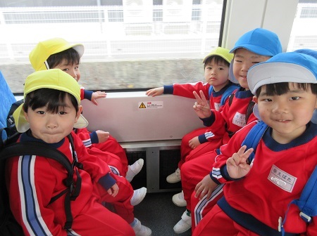 電車でてんぐちゃん広場へ出発！ 4歳児さんは初めての電車です♪
